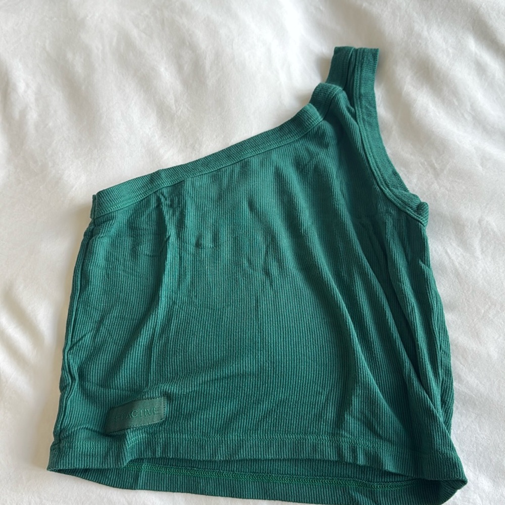 One shoulder set active top